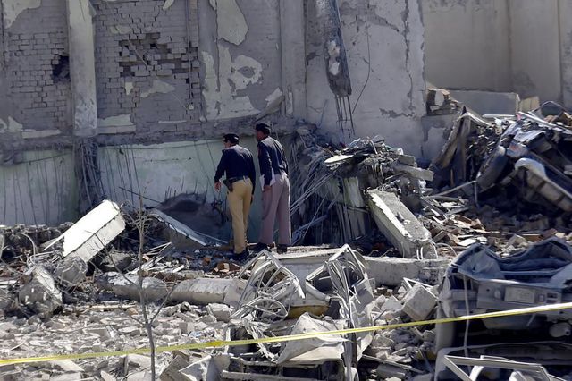 Pakistan'daki Bir Karakolda Gerçekleşen Patlamada Çok Sayıda Ölü ve Yaralı Var Pakistan'daki Bir Karakolda Gerçekleşen Patlamada Çok Sayıda Ölü ve Yaralı Var