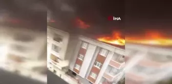 Pendikte 3 Katlı İki Binanın Çatısı Alevlere Teslim Oldu
