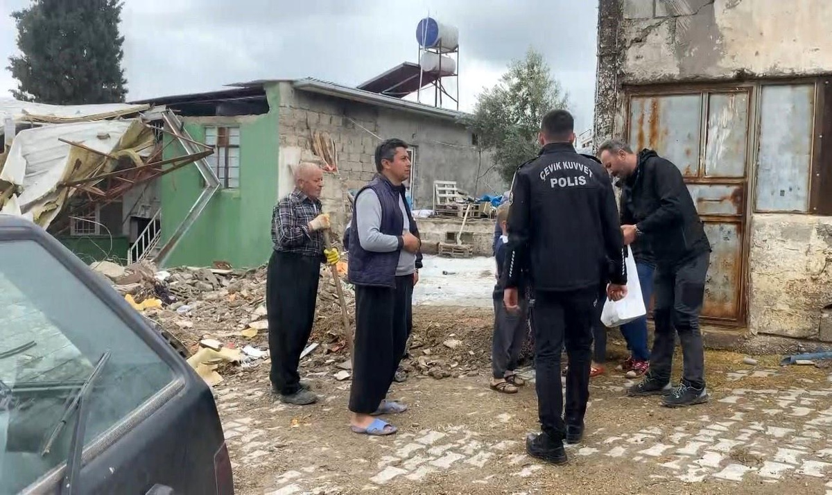 Ankaradan gelen polis ekipleri Kahramanmaraş\'ta depremzedelere destek oluyor