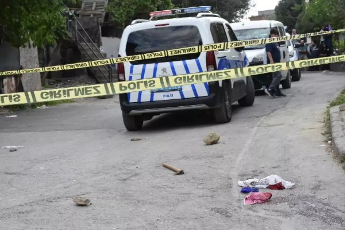 İzmir\'de KADES ihbarına giden polislere baltayla saldıran şüpheli vuruldu