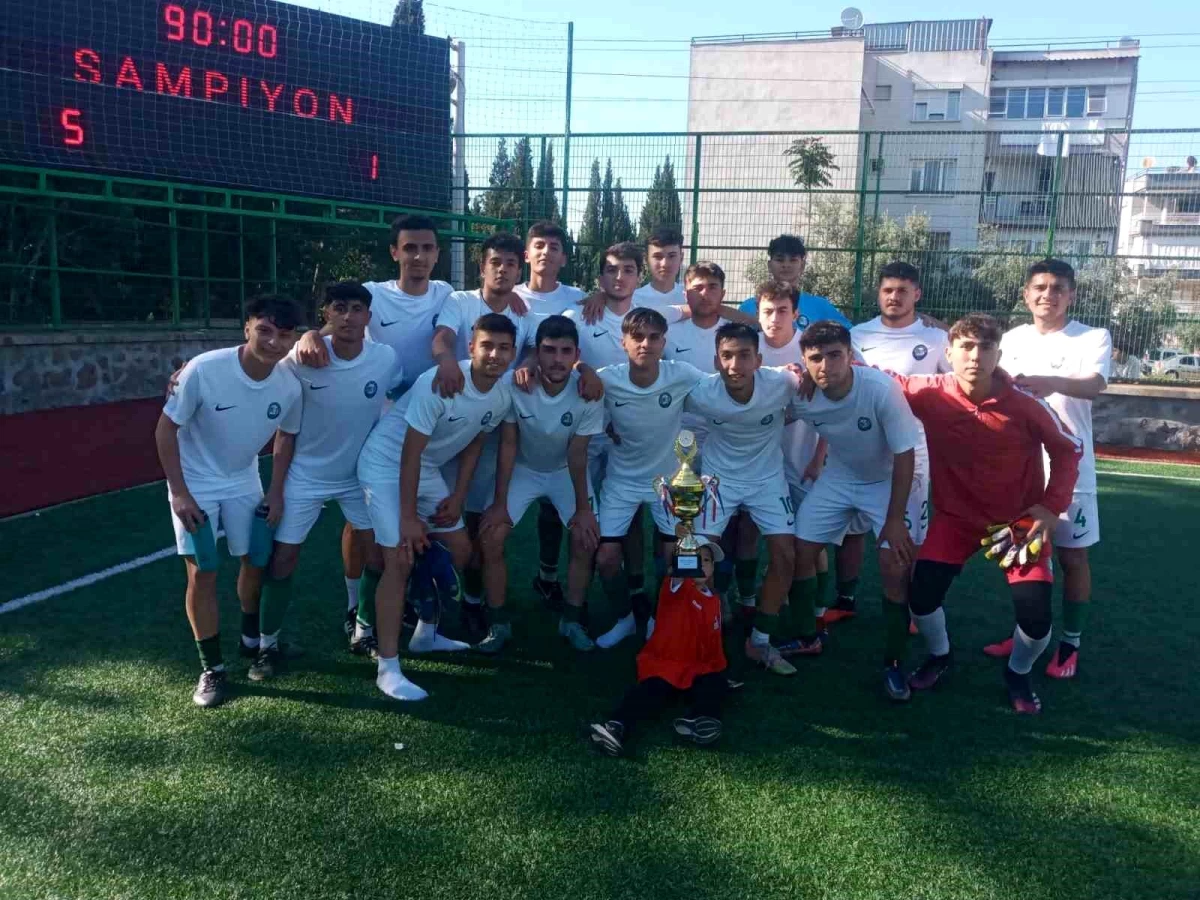 Salihli Belediyespor U18 Futbol Takımı Manisa Şampiyonu Oldu