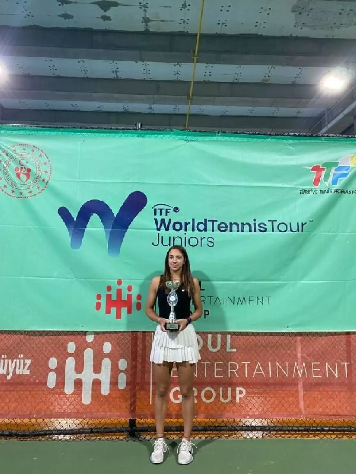 Simay Keleş ve Melisa Uğur ITF Worldtennis Tour Junior J30 Cup\'ta şampiyon oldu