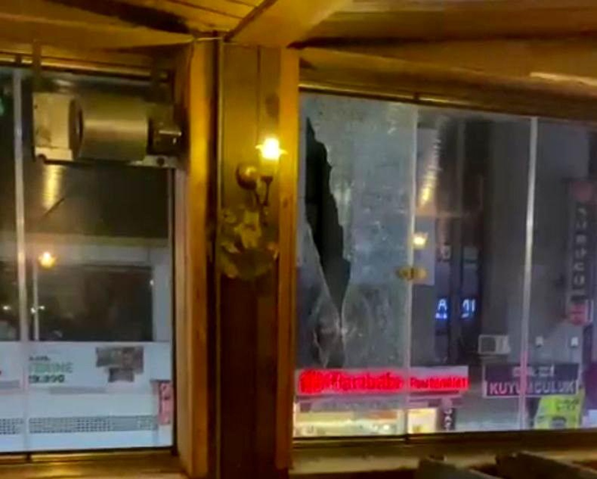 Sultangazide kafeye silahlı saldırı: 2 kişi yaralandı