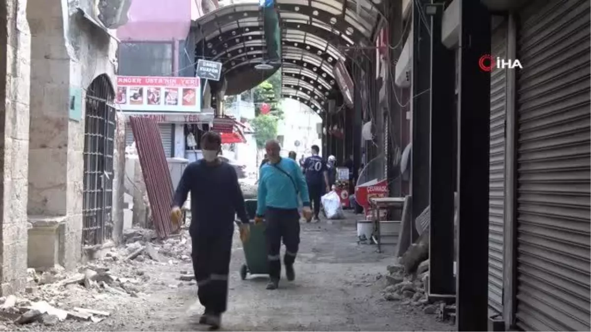 Hatay Tarihi Uzun Çarşı esnafı yaralarını sarıyor