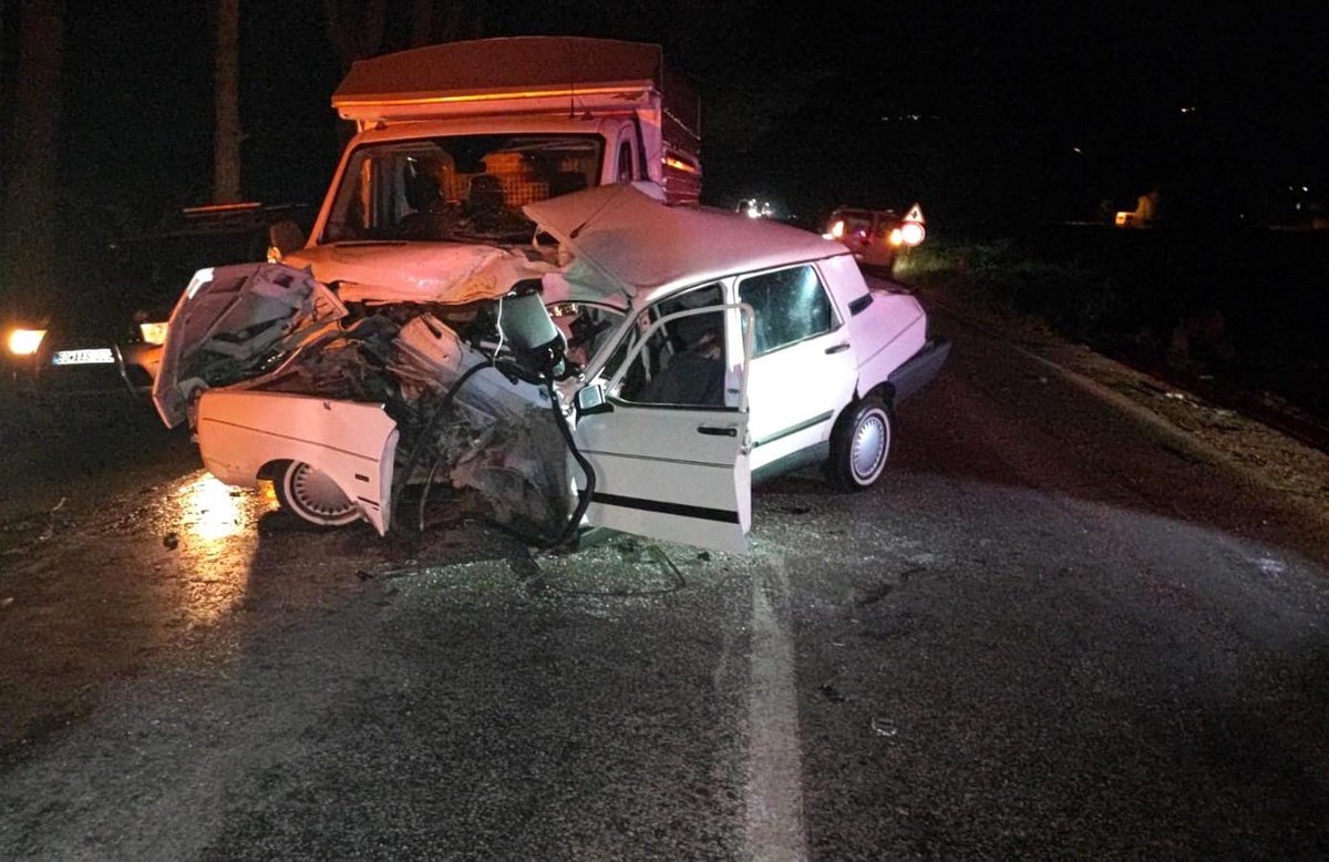 Tokat\'ta otomobil ile kamyonet çarpıştı: 2 yaralı