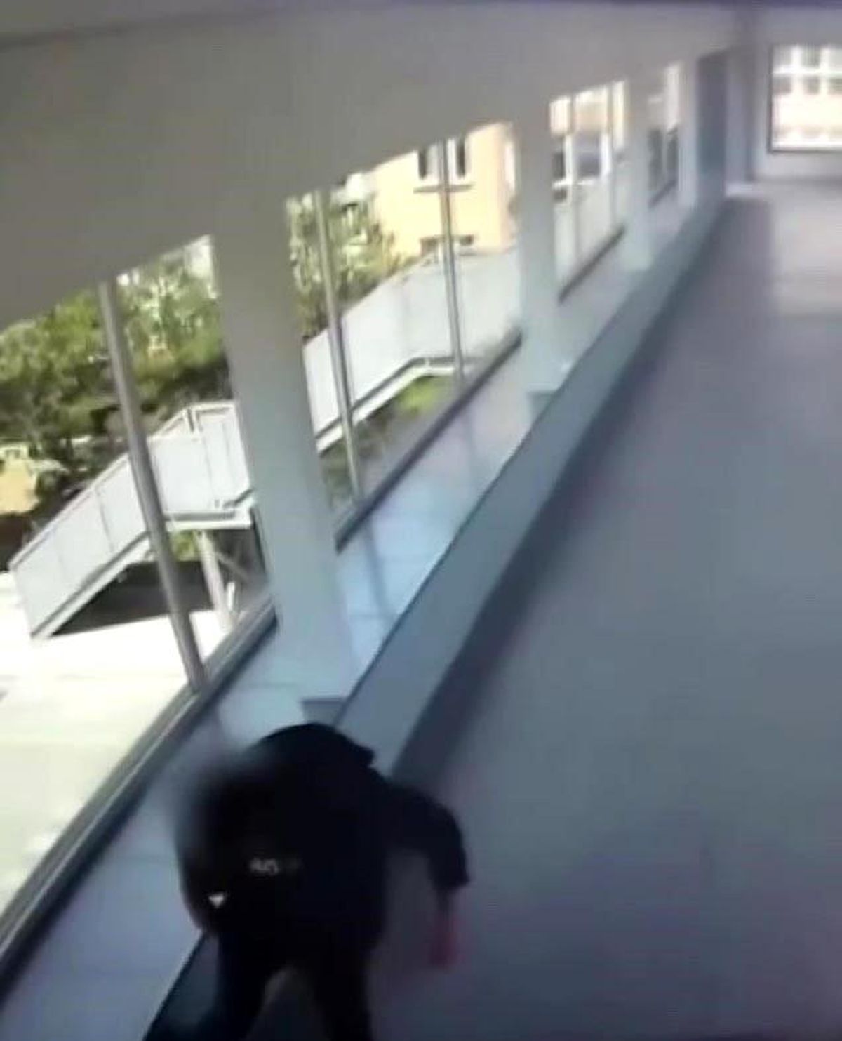 Uşak\'ta Belediye Üst Geçidine Saldırı