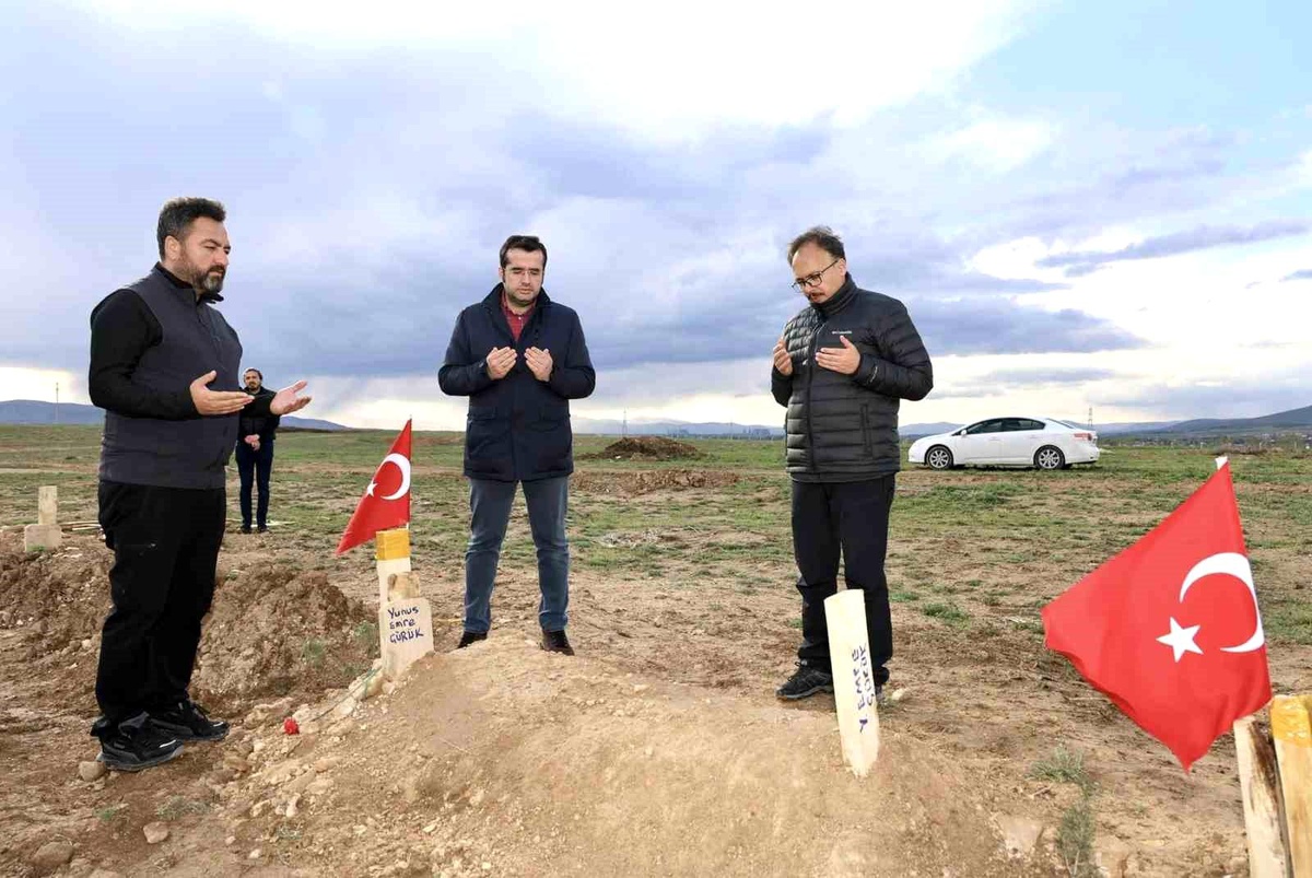 Bilecik Valisi Dr. Kemal Kızılkaya, depremde hayatını kaybedenleri andı