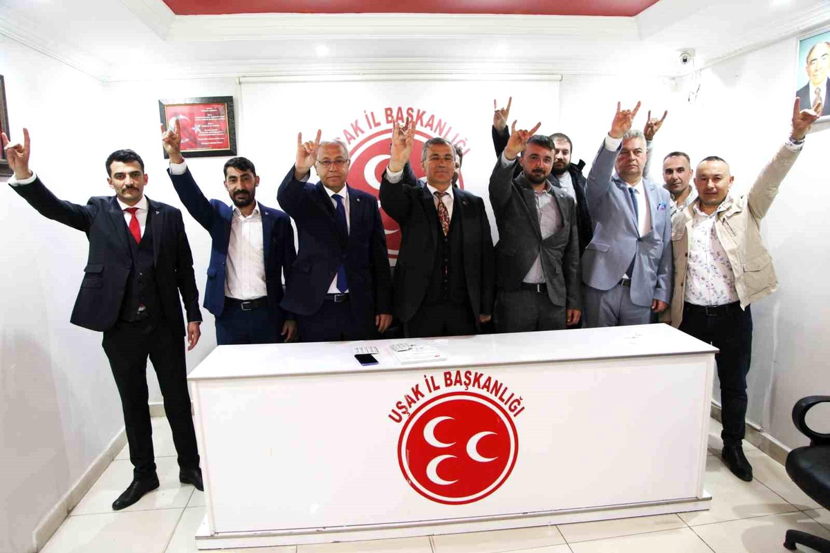 Uşak\'ta Zafer Partisi\'nden istifa edenler MHP\'ye katıldı