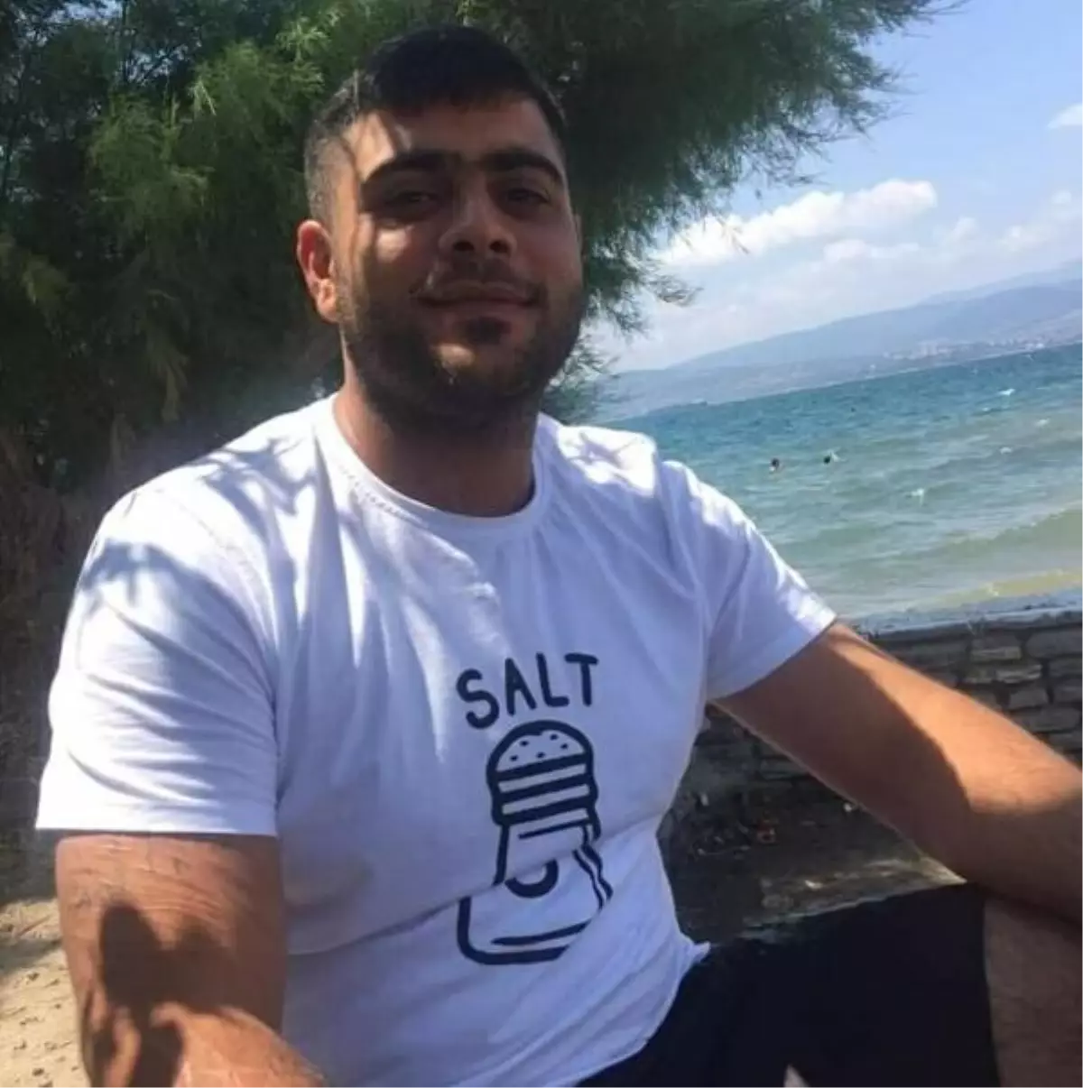 İzmir\'de Kahvehaneye Silahlı Saldırı: 1 Ölü, 5 Yaralı