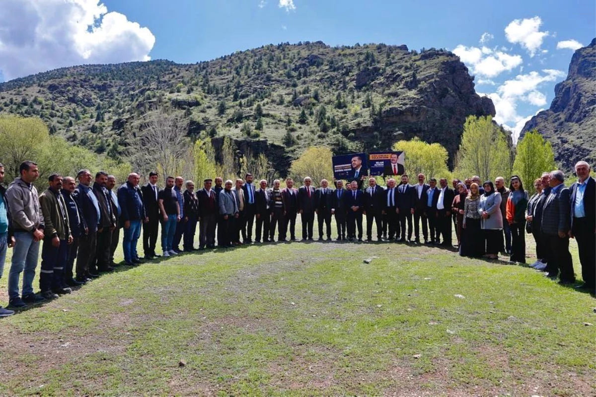 Selami Altınok seçim gezilerini Şenkaya ve Olurda sürdürdü