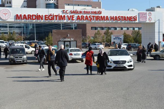 4 yaşındaki çocuk, babasının kullandığı kamyonetin altında kalıp öldü