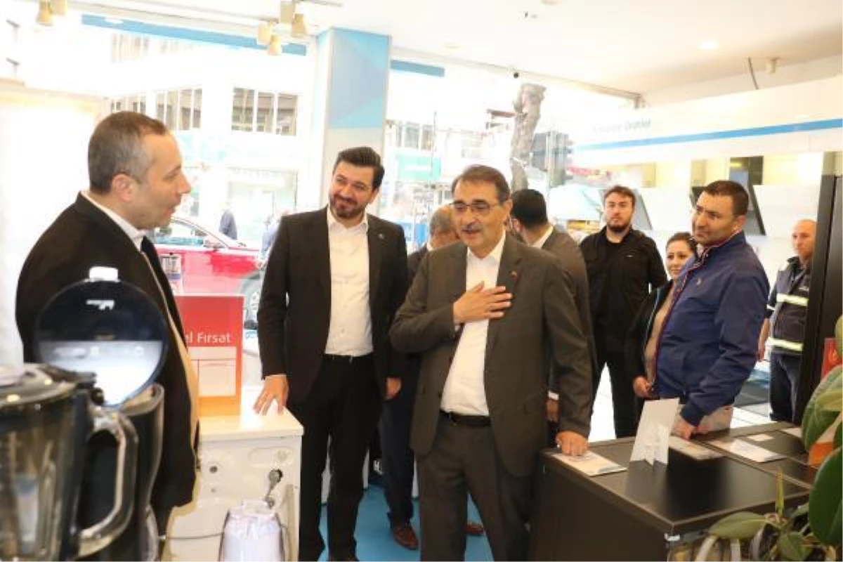 Bakan Dönmez, Eskişehir\'de seçim çalışmalarına esnaf ziyaretleriyle devam etti