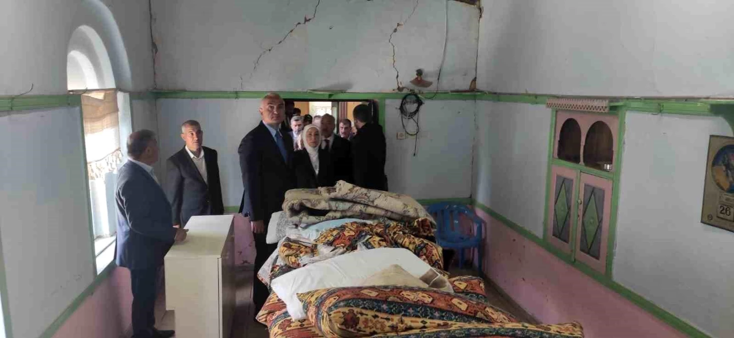 Kültür ve Turizm Bakanı Malatya\'da Depremde Hasar Gören Cemevini Ziyaret Etti