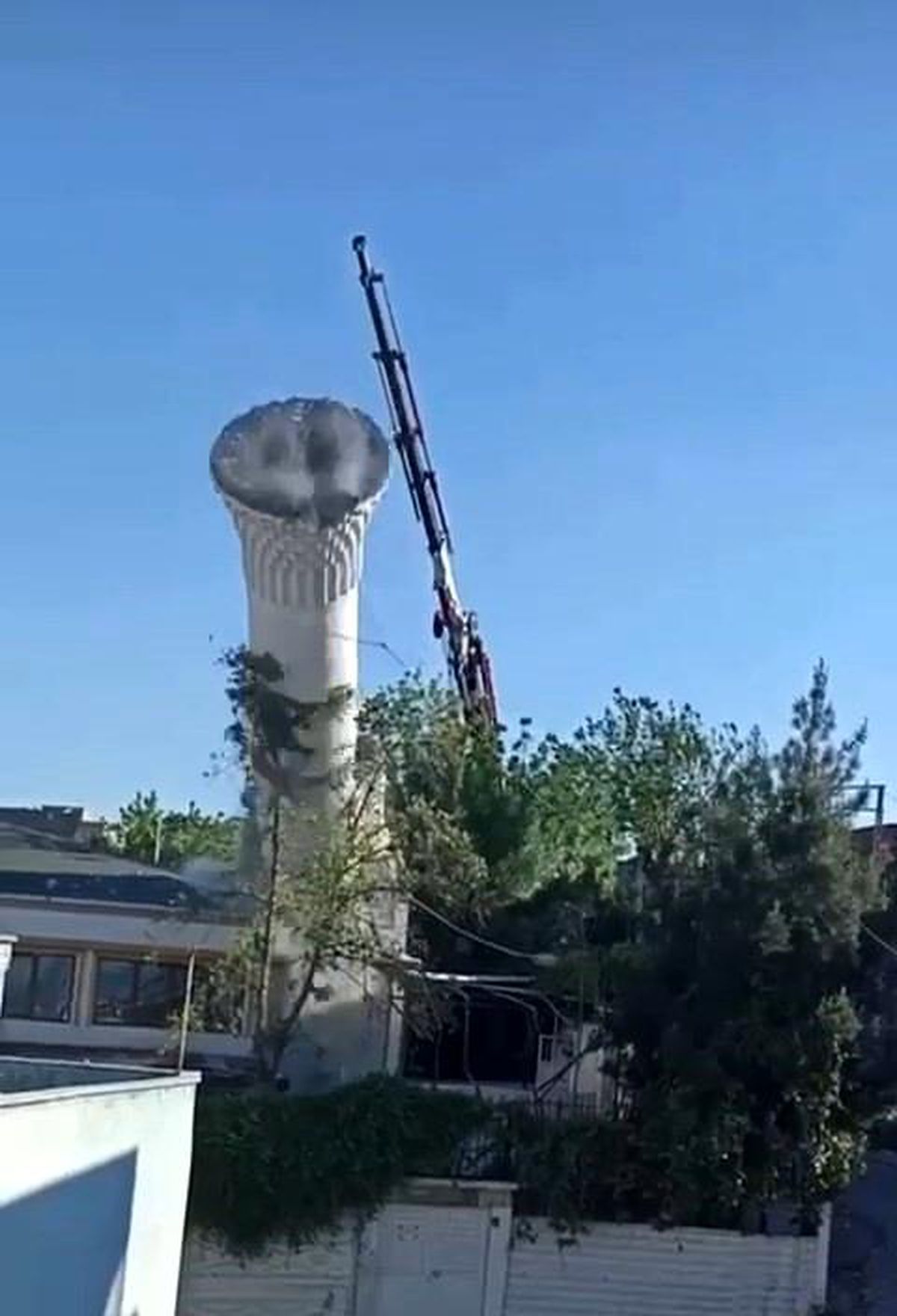 Kahramanmaraş merkezli depremlerde Batman\'da cami minaresi yıkıldı
