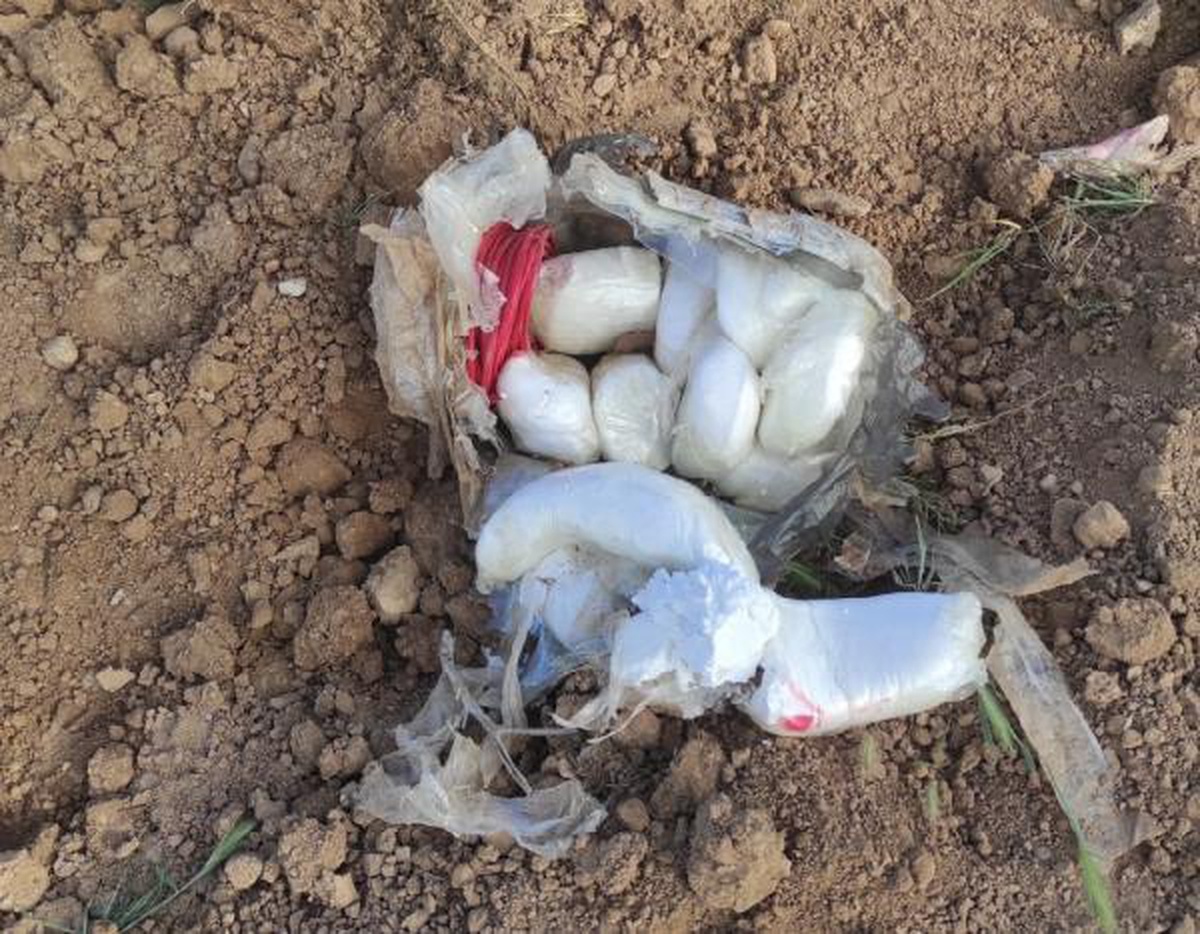 Şanlıurfa\'da Çiftçinin Tarlasında 40 Kilo C4 Patlayıcı Bulundu
