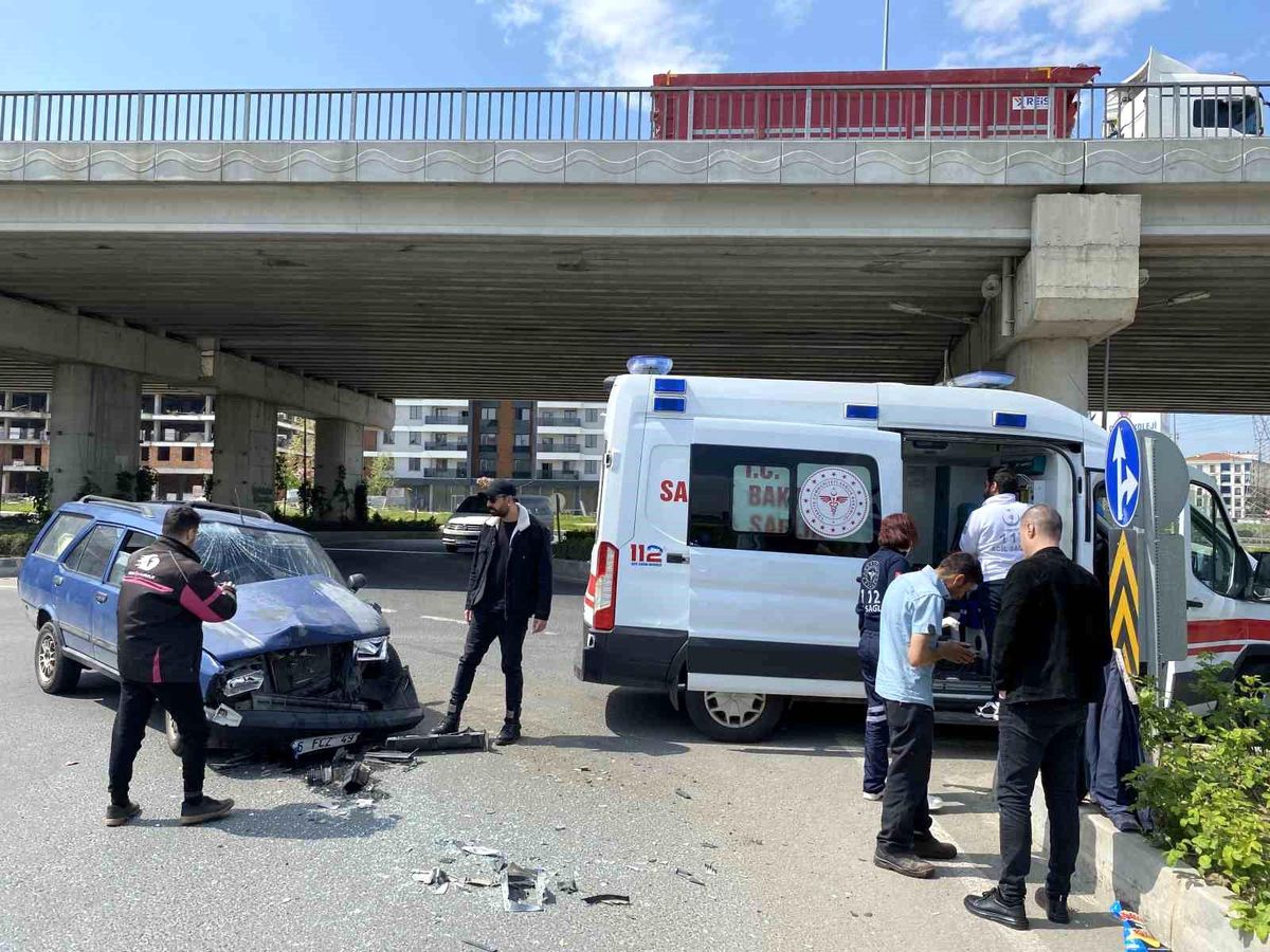 Tekirdağ Çorlu\'da Otomobil Kazası: 3 Yaralı