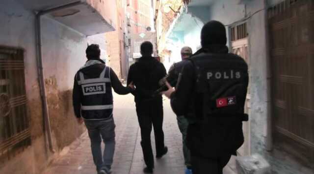Diyarbakır merkezli 21 ildeki terör operasyonunda gözaltı sayısı 128'e yükseldi Diyarbakır merkezli 21 ildeki terör operasyonunda gözaltı sayısı 128'e yükseldi