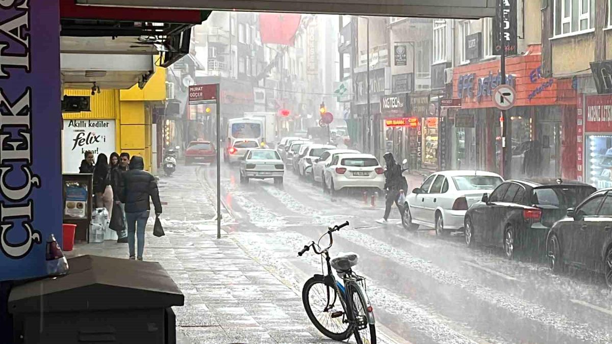 Balıkesir\'de Yoğun Yağmur