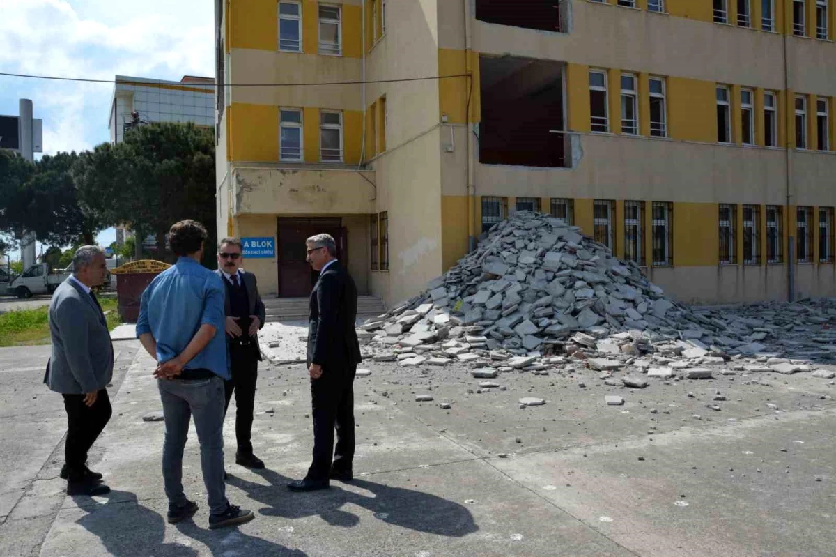 Balıkesir Edremit\'teki Okullar Depreme Dayanıklı Hale Getiriliyor