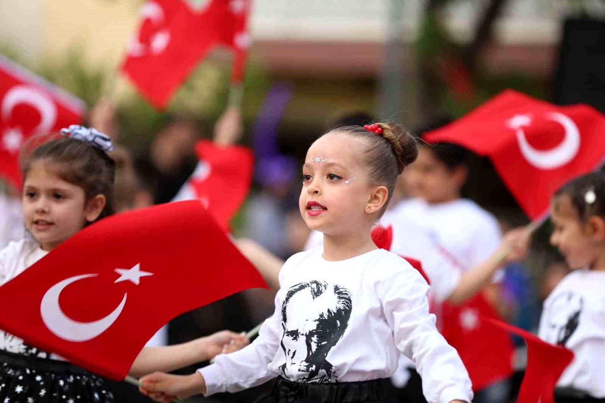 Efeler Belediyesi Gündüz Bakımevlerinde 23 Nisan kutlamaları