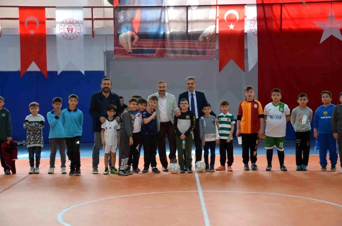 Emet Belediyesi İlkokullar Arası Futsal Turnuvası Başladı