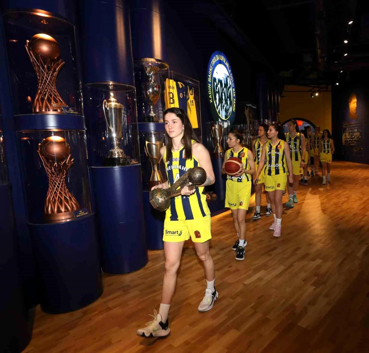 Fenerbahçe Alagöz Holding Avrupa Ligi Kupası, Türkiye\'nin İlk Basketbol Müzesine Getirildi