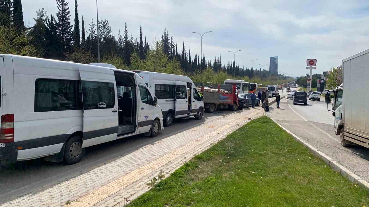 Gaziantep\'te Zincirleme Trafik Kazası: 8 Araç Karıştı, 1 Kişi Yaralandı