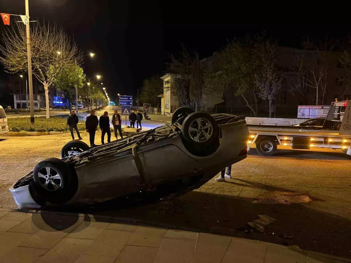 Çanakkale\'de Otomobil Takla Attı: 2 Yaralı