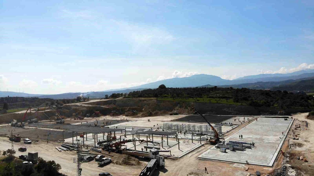 Hatay\'da Deprem Sonrası Yıkılan Hastane Yeniden Yükseliyor