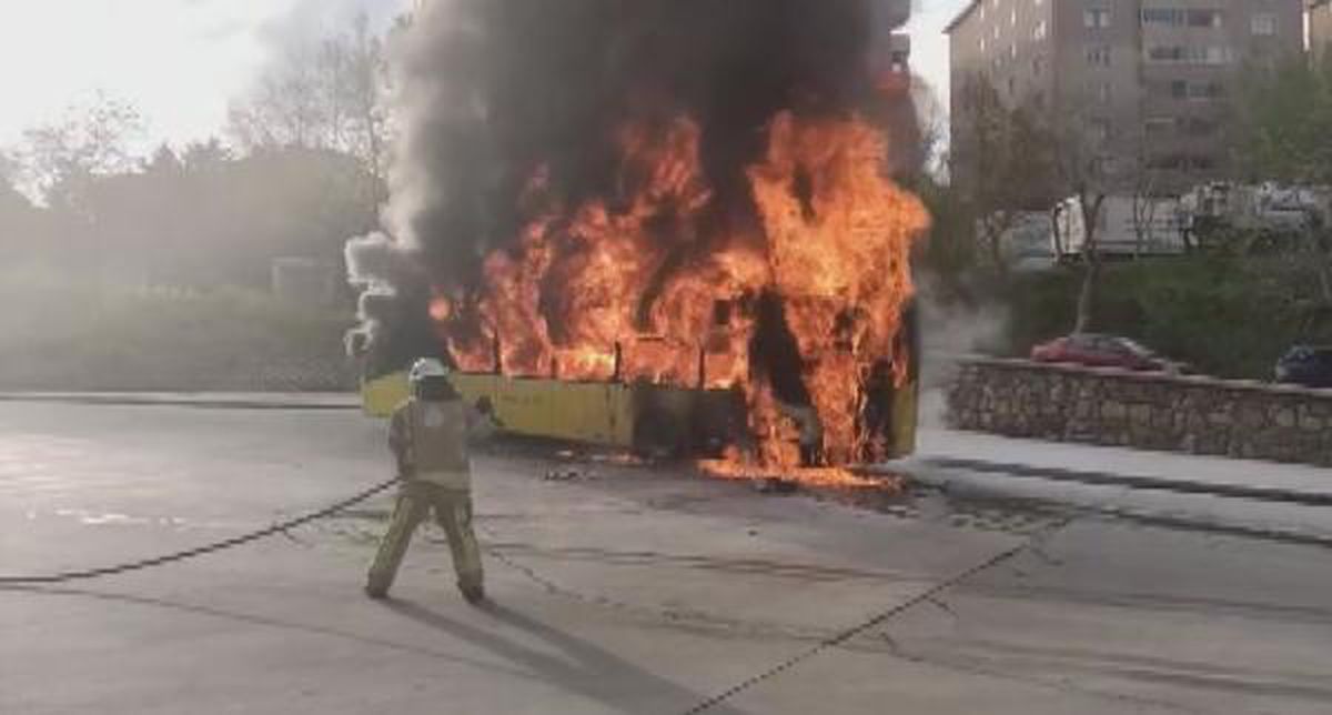 KARTAL\'da İETT otobüsünde yangın çıktı