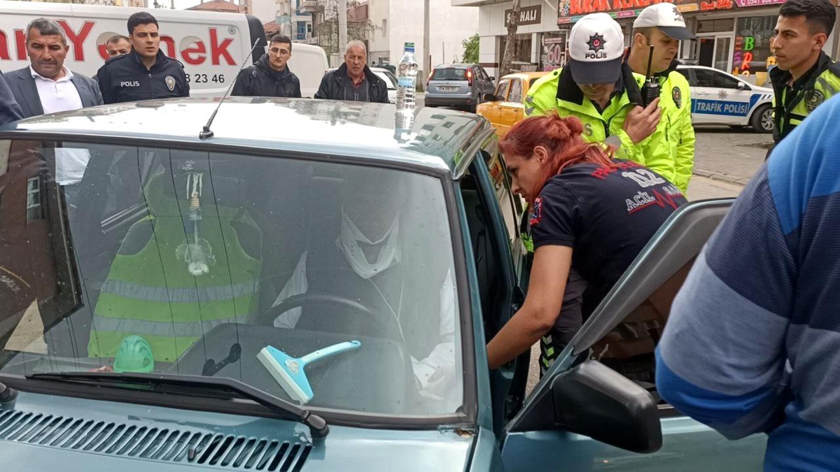 Boluda 71 yaşındaki sürücü park halindeki 3 araca çarptı