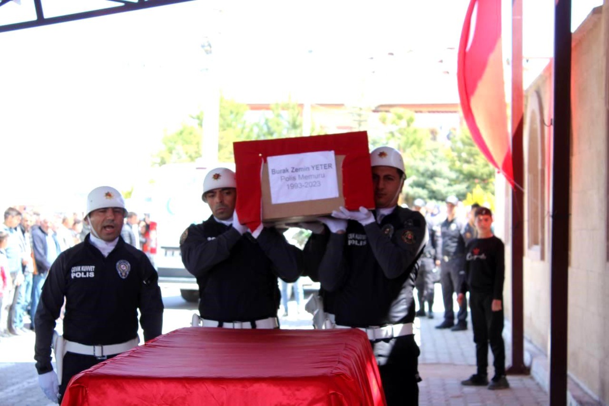 Antalya\'da trafik kazasında hayatını kaybeden polis memuru Niğde\'de defnedildi