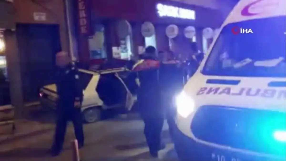 Edremit'te yardım amaçlı araç kaza yaptı