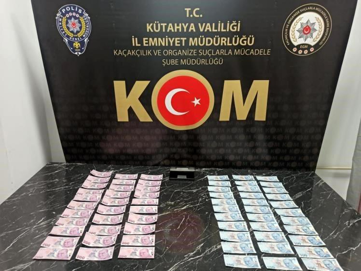 Kütahya\'da Ormanlık Arazi Üzerinde Sahte Para ve Para Kontrol Cihazı Bulundu