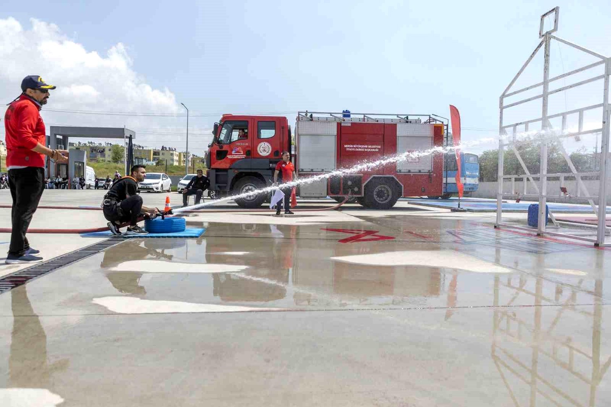 Mersin Büyükşehir Belediyesi, 100 İtfaiye Eri İçin Yazılı ve Uygulamalı Sınavlar Yapıyor