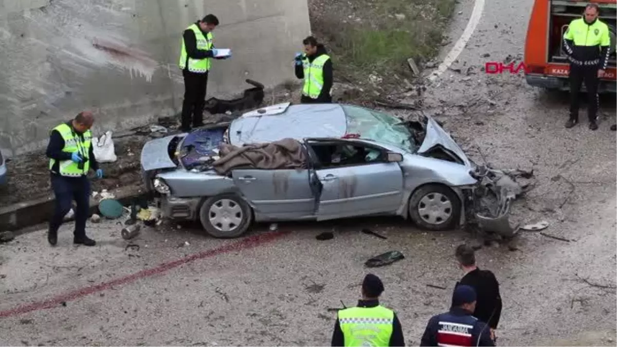 Çankırı\'da Otomobil Alt Geçide Devrildi: 3 Kişi Hayatını Kaybetti