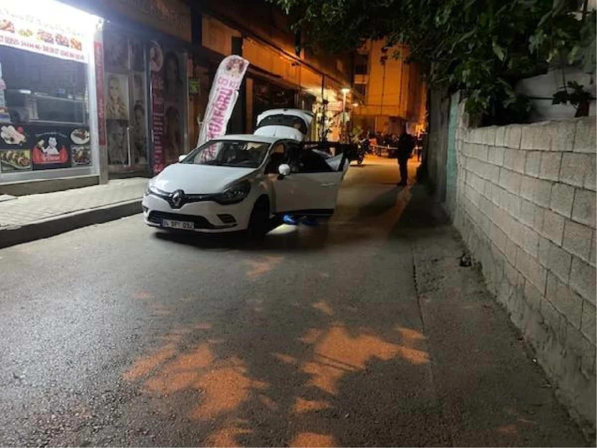 İzmir\'de otomobiliyle seyir halindeyken açılan ateş sonucu hayatını kaybeden genç