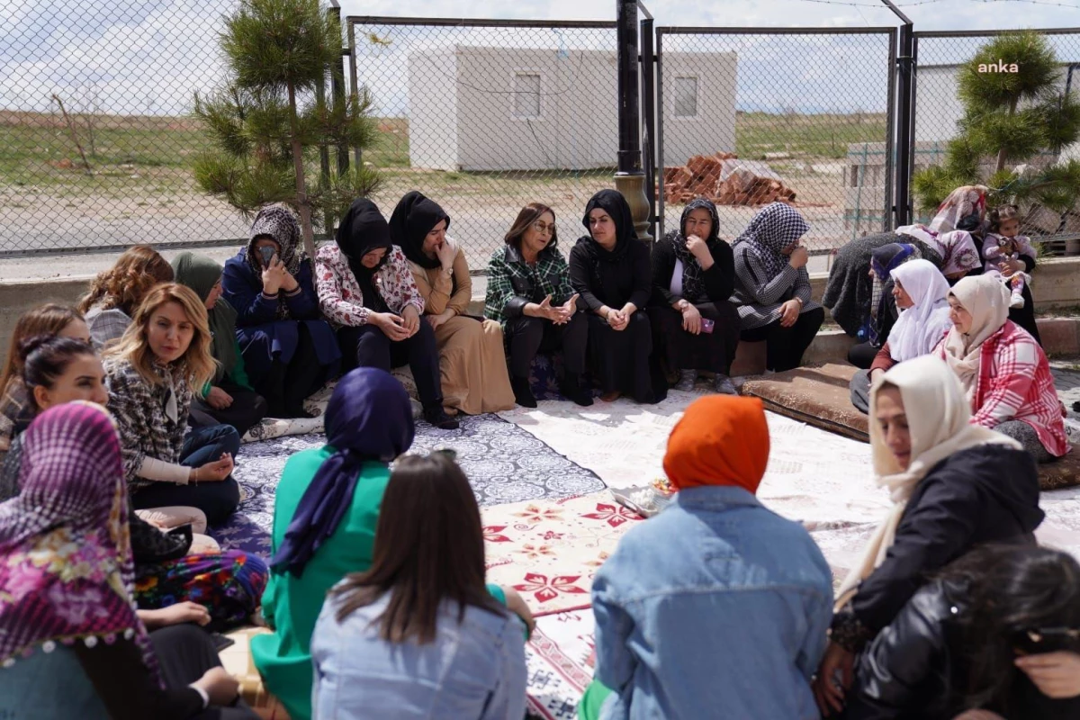 Selvi Kılıçdaroğlu, Van depreminde kayıplar yaşamış kadınlarla bir araya geldi