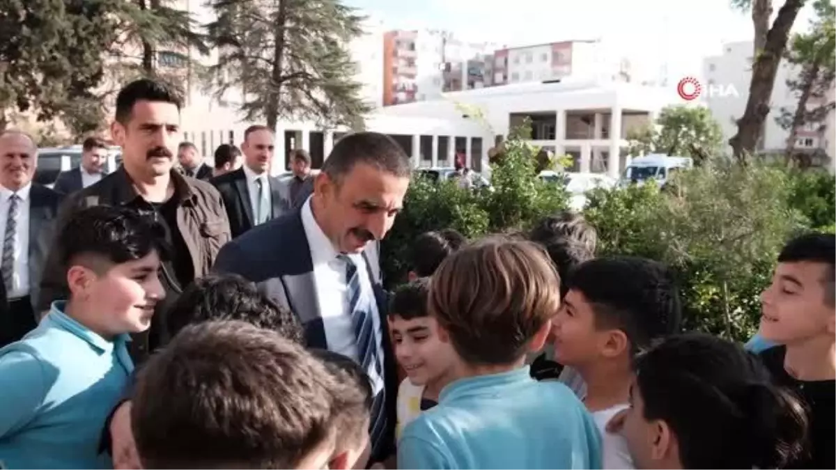 Siirt Valisi Hacıbektaşoğlu öğrencilerle buluştu