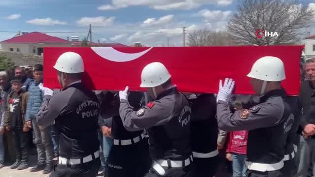 Niğde'de trafik kazasında hayatını kaybeden polis memuru toprağa verildi
