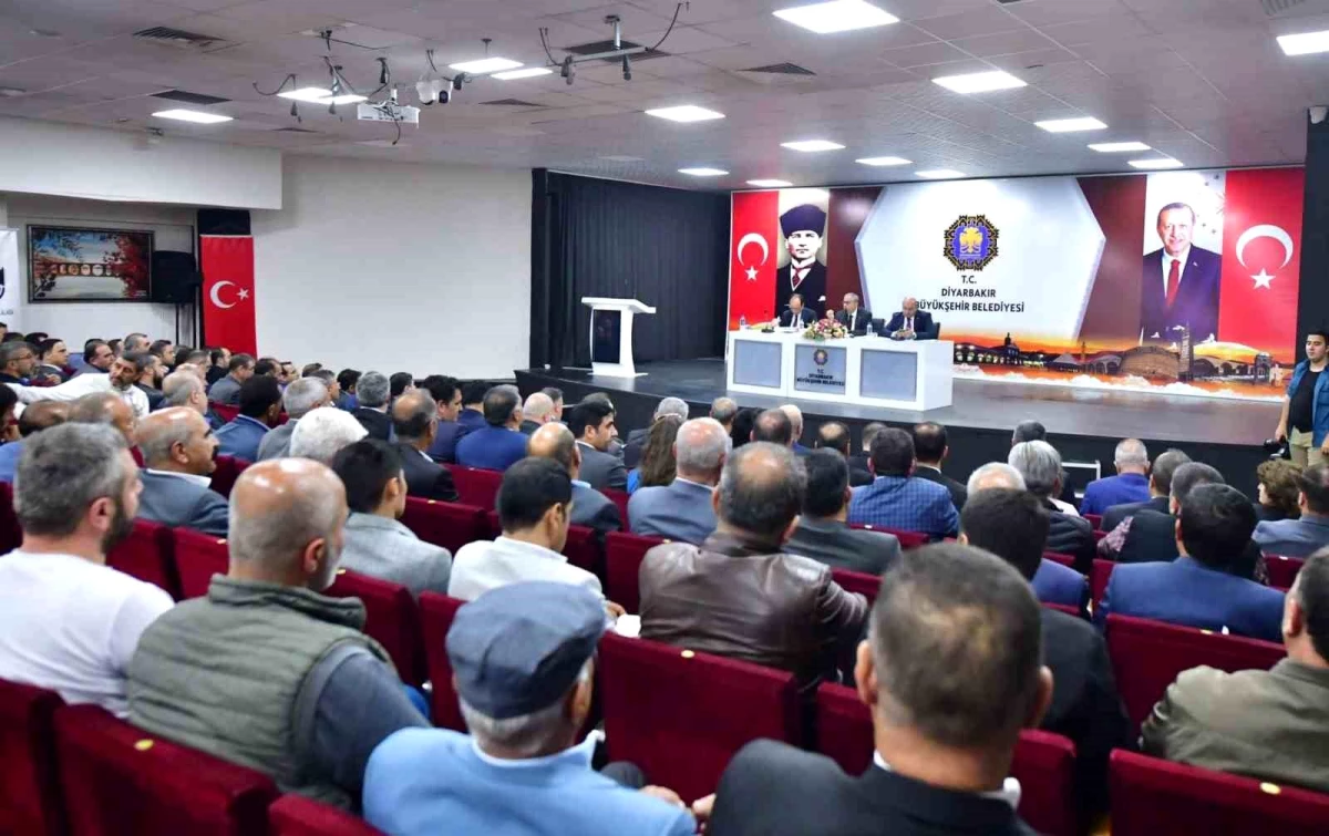 Diyarbakır Valisi Ali İhsan Su, Sur ilçe muhtarlarıyla değerlendirme toplantısı düzenledi