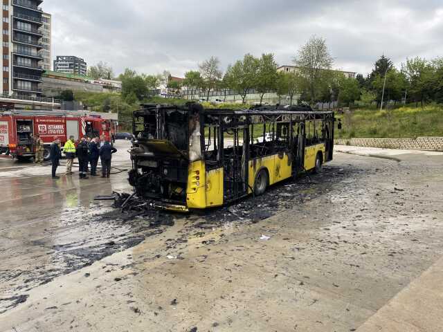 Yanan İETT otobüsü hurda yığınına döndü