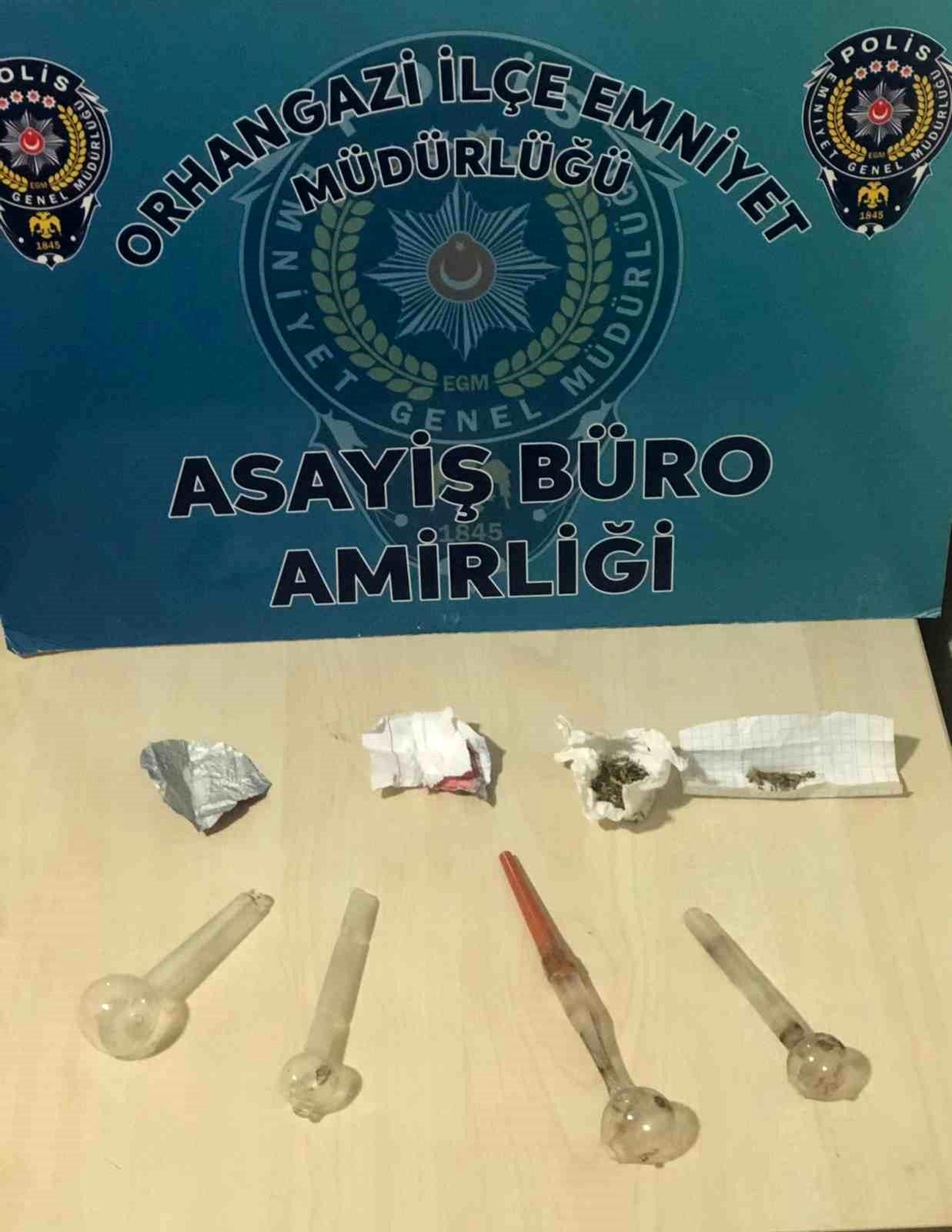 Bursa Orhangazi\'de Operasyon: Hırsızlık Zanlıları ve Uyuşturucu Tacirleri Yakalandı