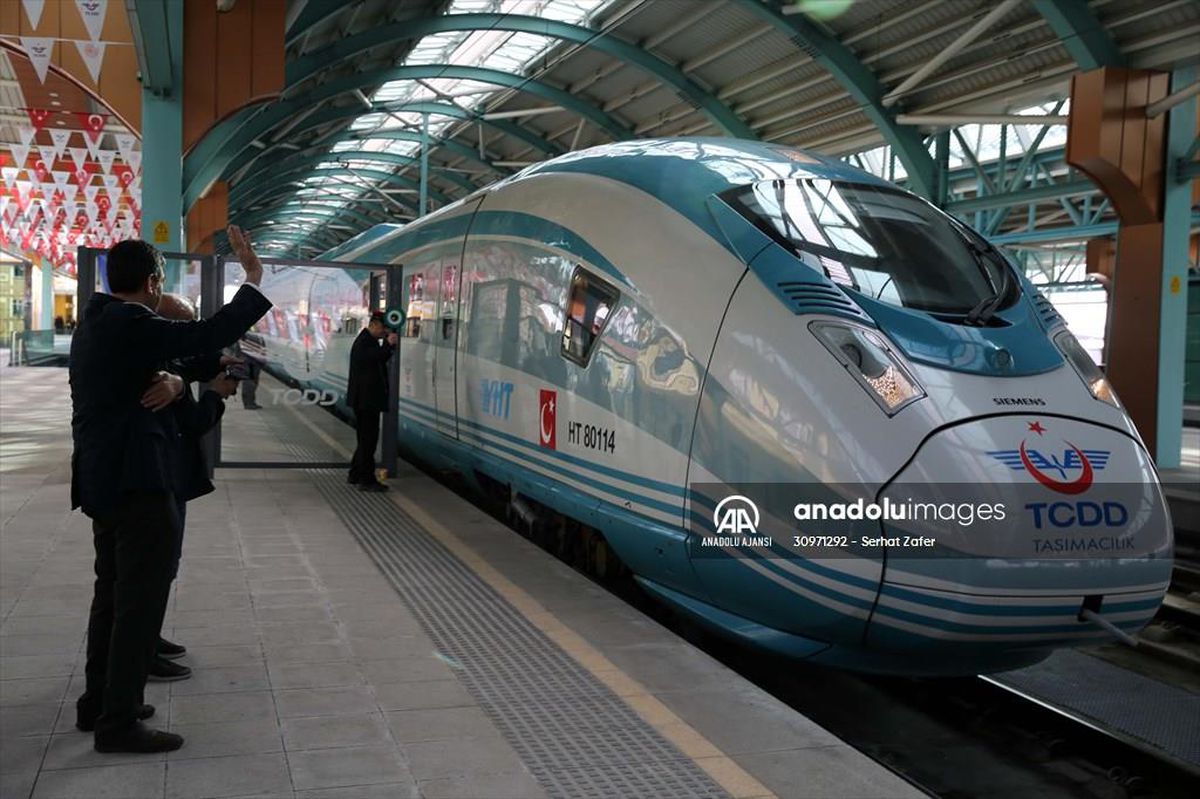 Ankara-Sivas Yüksek Hızlı Treni, ilk ücretsiz yolcularıyla Ankara'ya hareket etti