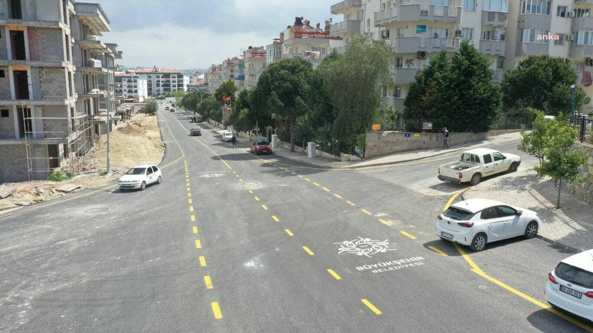 Aydın Büyükşehir Belediyesi, Kuşadası Şükrü Küçük Caddesi\'ni Yeniledi