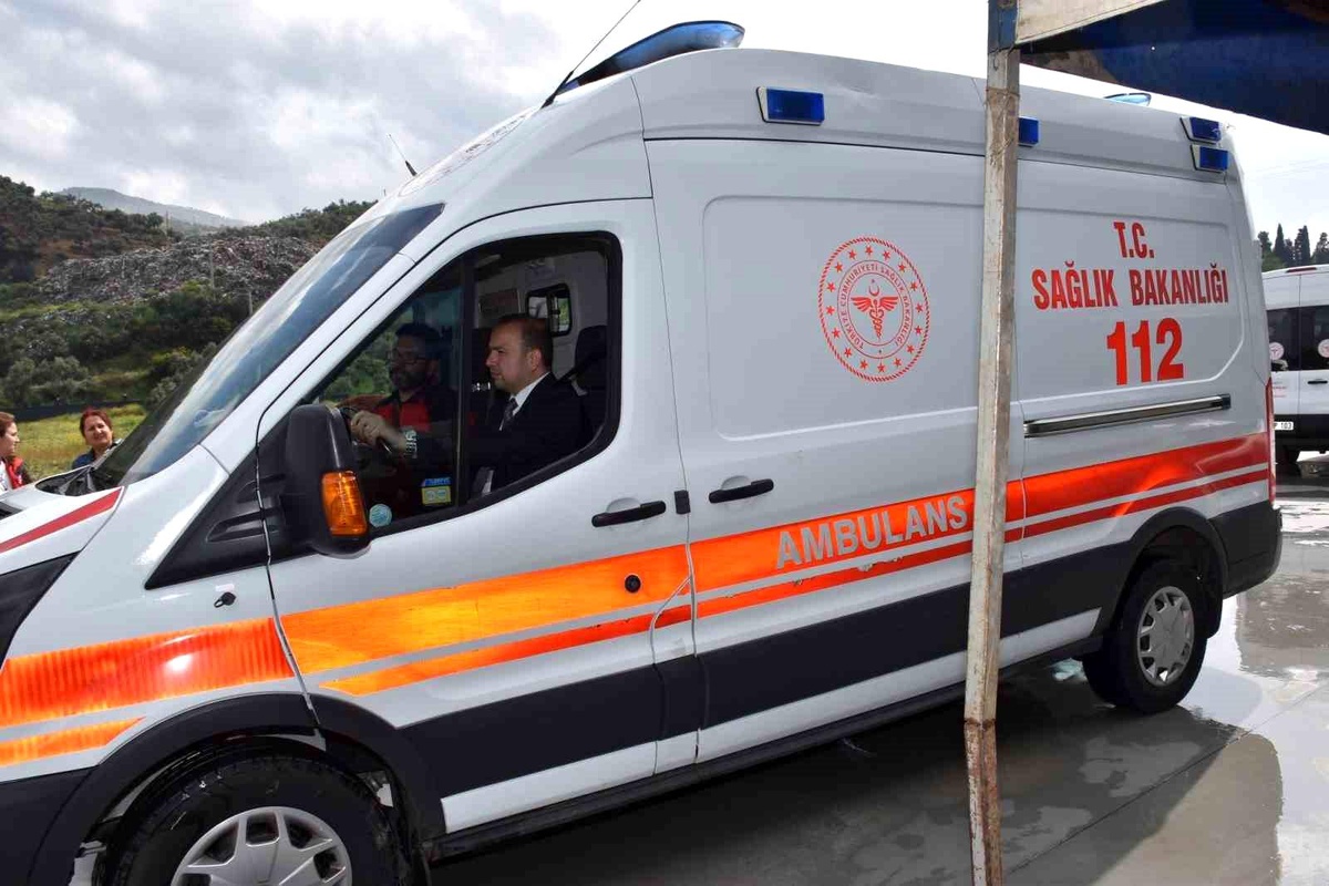 Aydın İl Sağlık Müdürü Şenkul ambulansın direksiyonuna geçti