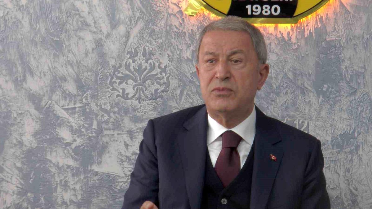 Bakan Akar: "Yunanistan\'la problemlerin hukuk çerçevesinde çözülmesinde samimiyiz ve ciddiyiz"