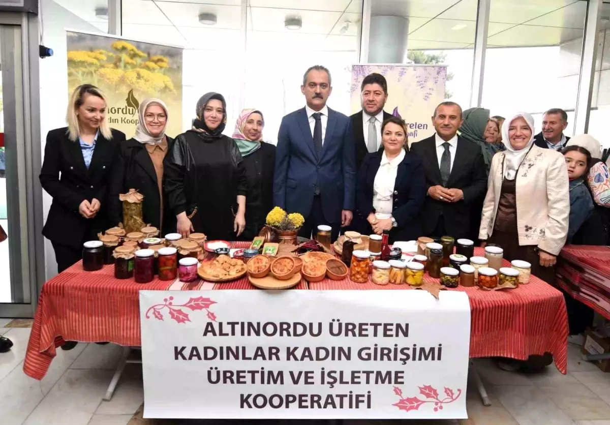 Bakan Özer: "Kadın kooperatiflerimizin üretmiş olduğu, bizim kullanabileceğimiz ürünleri bakanlık olarak satın almayı taahhüt ediyoruz"