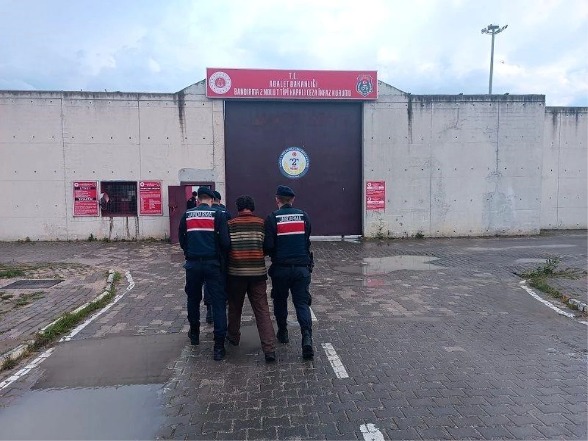 Balıkesir İl Jandarma Komutanlığı, 10 yıl ve üzeri hapis cezası olan 2 kişiyi yakaladı