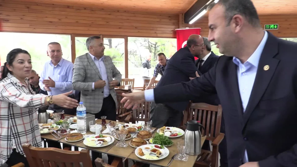 Konak Belediye Başkanı Abdül Batur, Konaklı Muhtarlarla Bir Araya Geldi